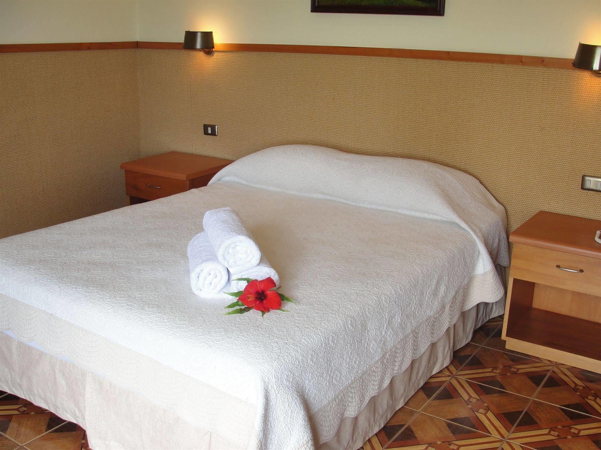 Iorana Isla De Pascua Hotel Hanga Roa Ngoại thất bức ảnh